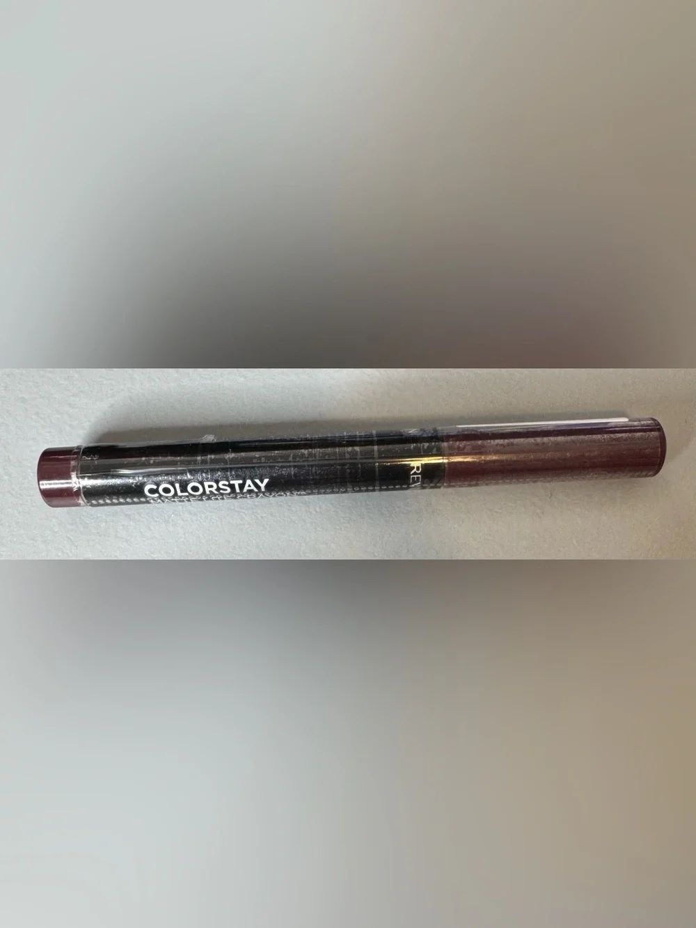 Revlon ColorStay matte Lite crayon in 012 on cloud wine/bourgogne Celeste maroon